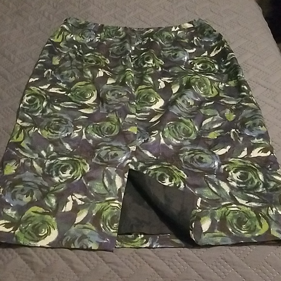 💫Host Pick💫 Ann Taylor LOFT Pencil Skirt - Picture 5 of 8